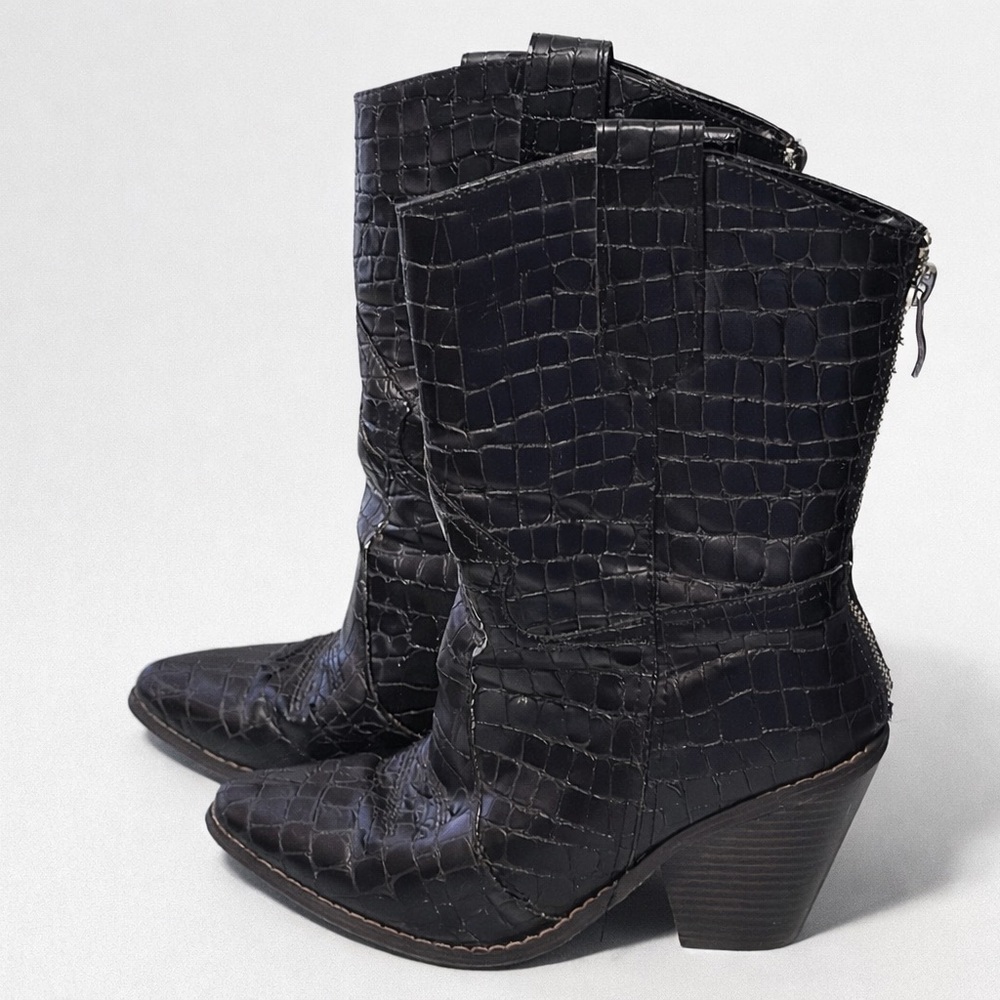 JustFab Black Croc-Embossed Ankle Boots Chunky Heel Zip Women’s Size 6.5